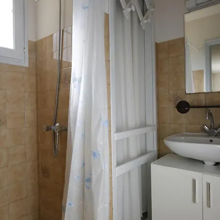 Maison T2 A Plage, Proche Des Commerces Et De La - Fr-1-521-90 *